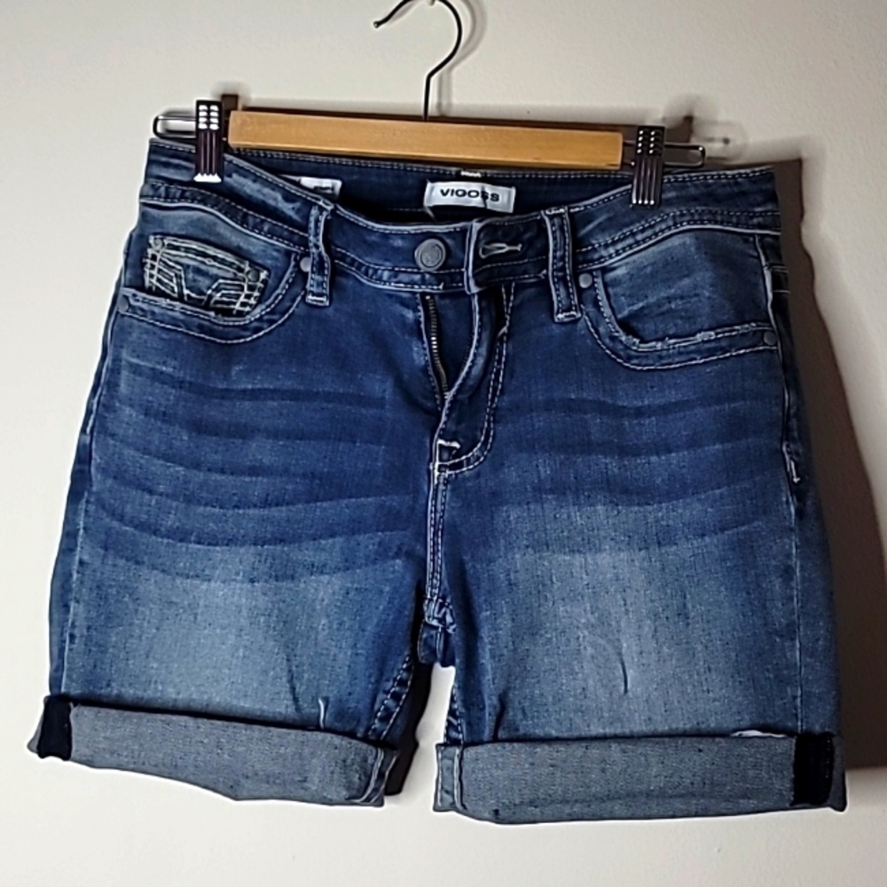 Maurices Vigoss jeans shorts, size 6, medium wash blue.